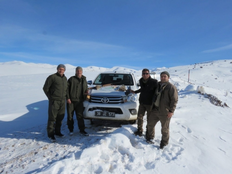 Kaçak Avlanan İki Kişi Yakalandı