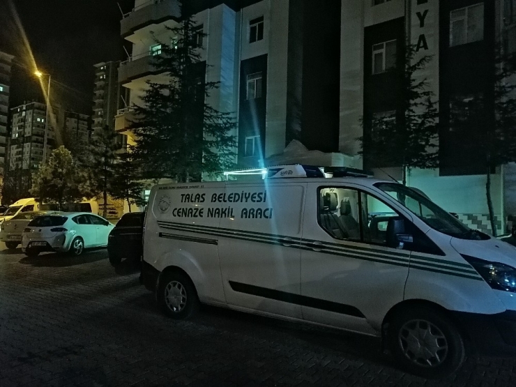 Bunalıma Girdi, Kendini Astı