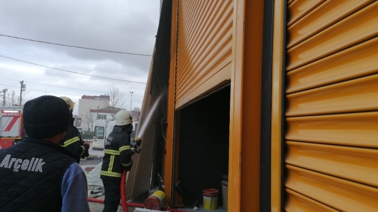 Kaynak Kıvılcımından Çıkan Yangın İş Yerini Küle Çeviriyordu