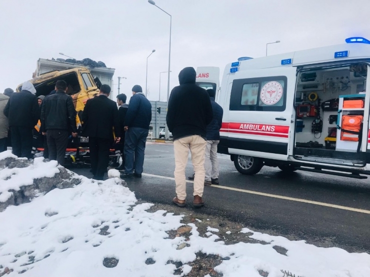 Konya’da Kamyonla Tır Çarpıştı: 1 Yaralı