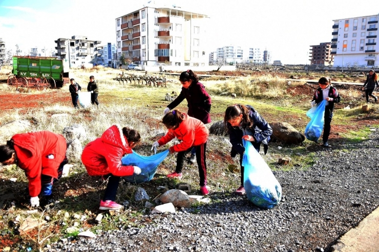 Öğrenciler Daha Temiz Bir Şehir İçin Kolları Sıvadı