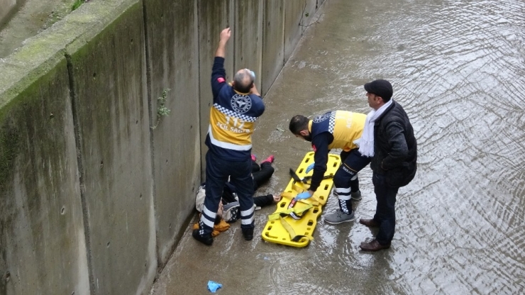 Cam Silerken Dengesini Kaybetti, 5. Kattan Dereye Düştü