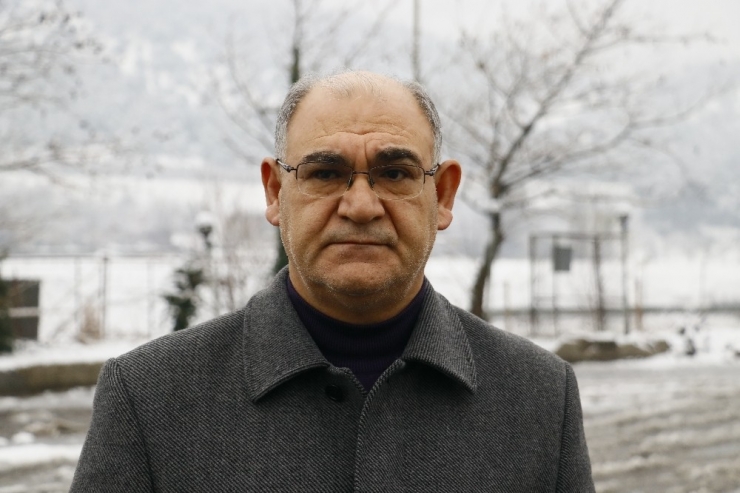 Çığ Düşen Bölgede Kar Geçit Vermiyor