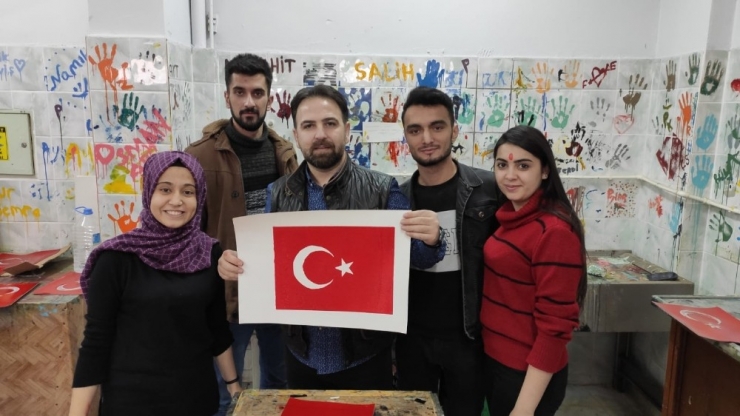 Öğrenciler Bayrak Yaptılar