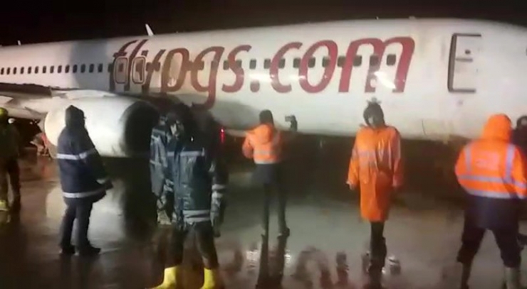 Sabiha Gökçen’de Çamura Saplanan Uçak Böyle Kaldırıldı