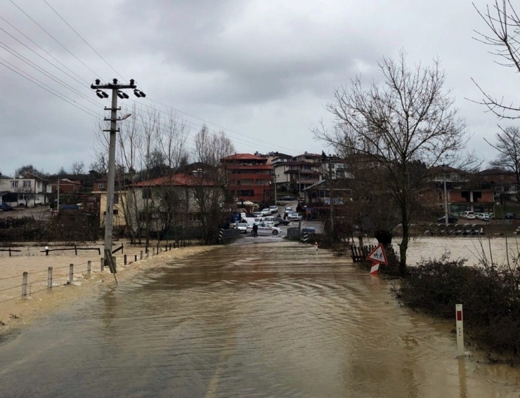 Sakarya’da Su Baskını Nedeniyle Bir Mahalle Sular Altında Kaldı