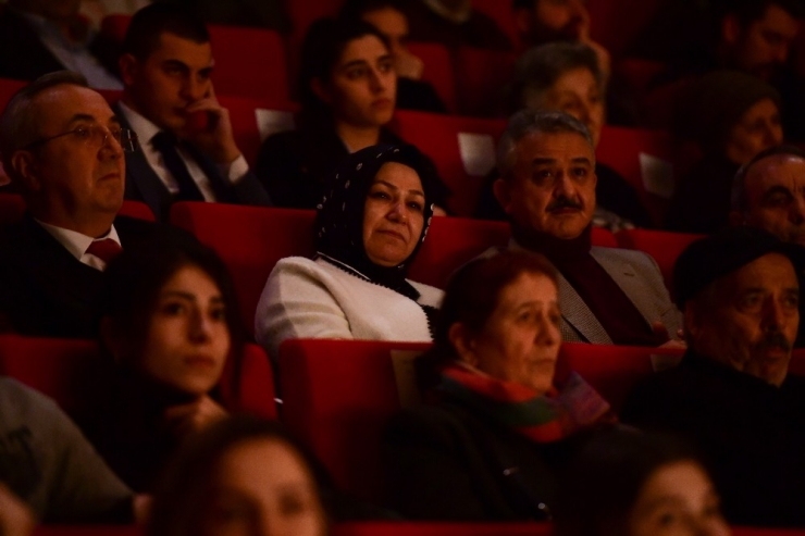 Sancaktepe’de Leyla İle Mecnun Oyunu Büyük Beğeni Aldı