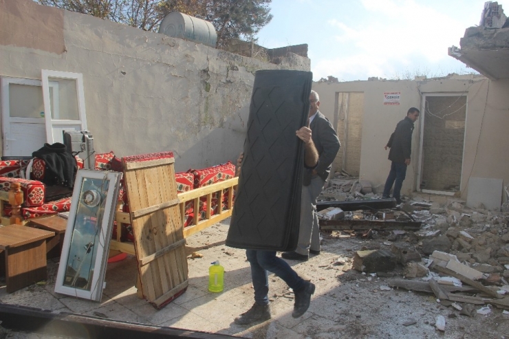 Yıllardır Sorun Haline Gelen İş Yerlerinin Yıkımına Başlandı