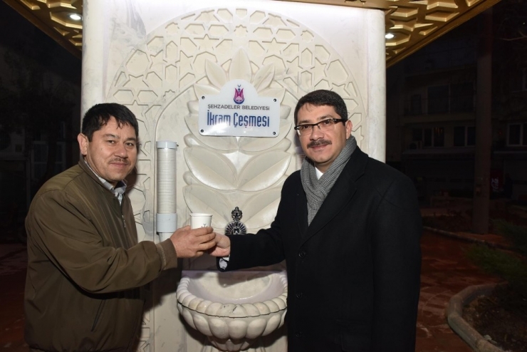 Şehzadeler’in İkram Çeşmelerinden Sıcak Çorba Akıyor