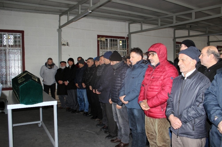 Başına Reklam Panosu Düşerek Hayatını Kaybeden Adam Son Yolculuğuna Uğurlandı