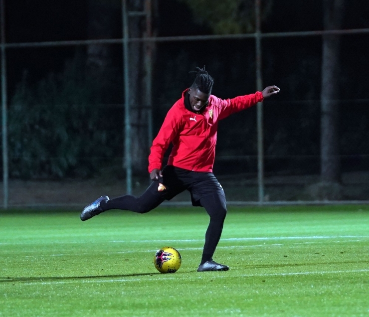 Göztepe’de Antalya Kampı Başladı