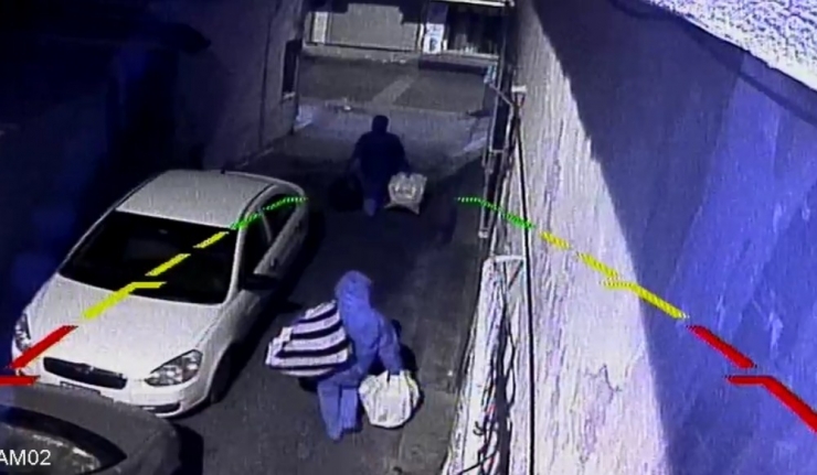 Cep Telefonlarını Çuvalla Çaldılar