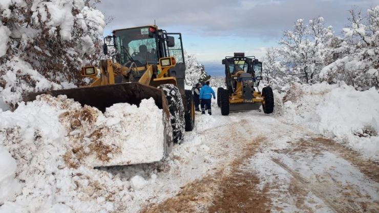 Karla Mücadele Ekipleri Gece-gündüz Alarmda