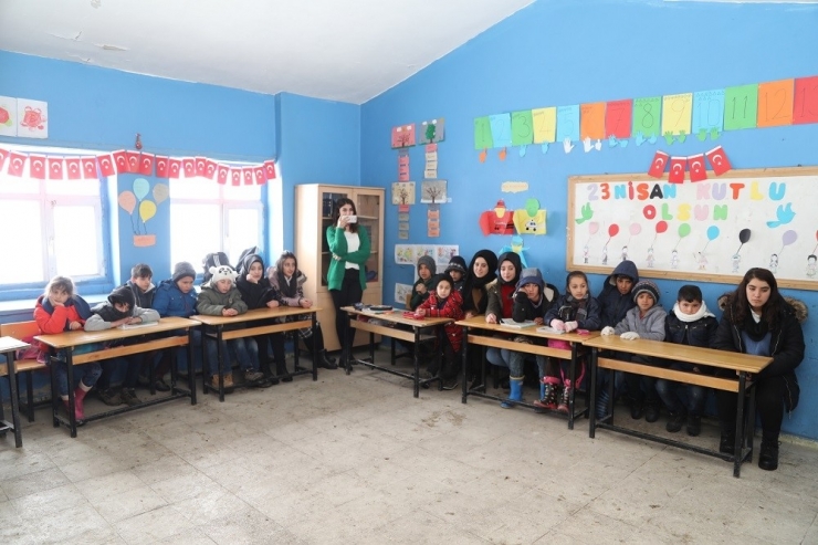 Başkale Belediyesinden ‘Bir Oyun Bin Tebessüm’ Projesi