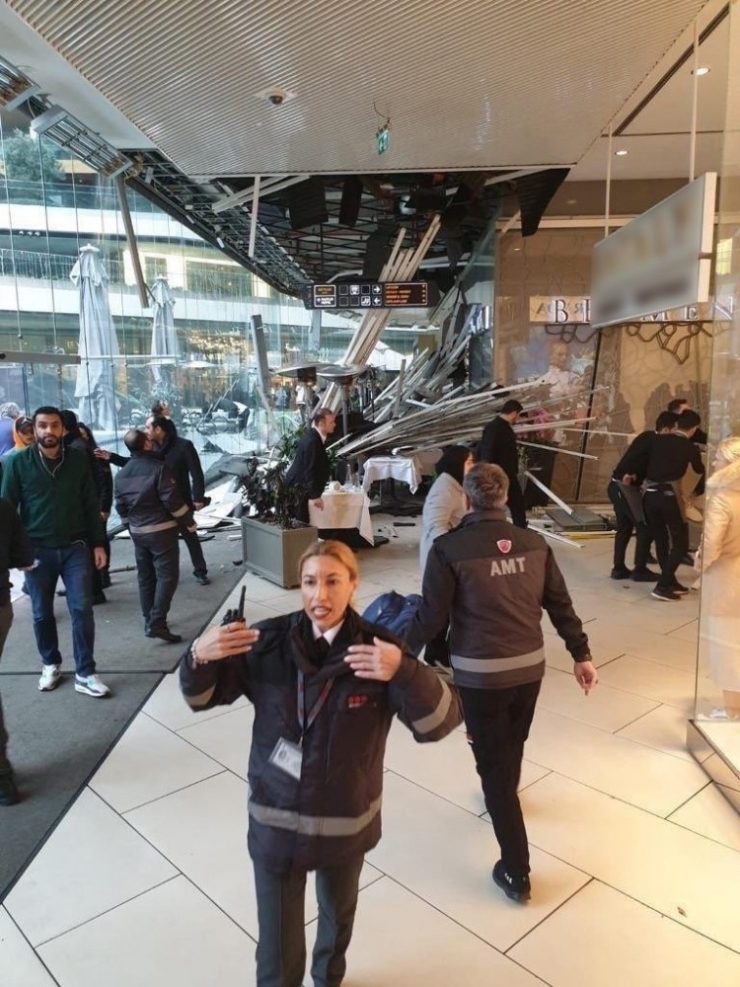 Zincirlikuyu’da Avm’nin Asma Tavanı Çöktü: 6 Yaralı