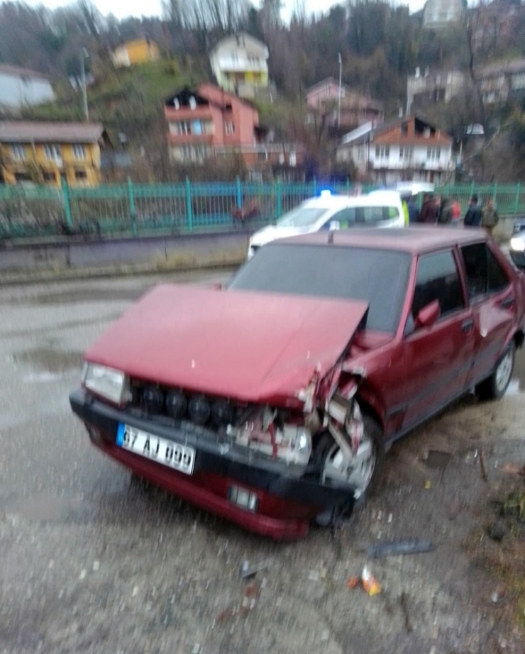 Yük Treni Çarptı, Sürücünün Burnu Bile Kanamadı