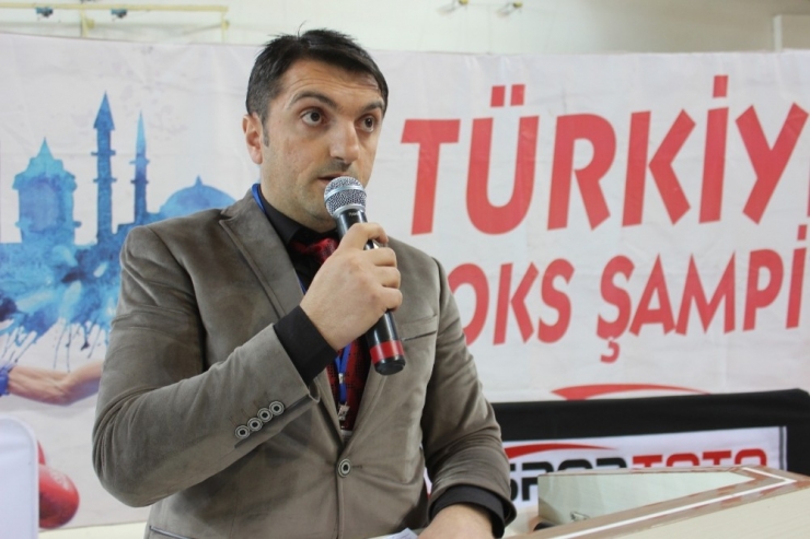 Liseliler Ringe Çıktı