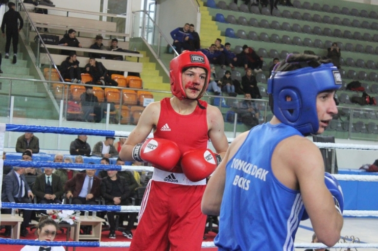 Liseliler Ringe Çıktı