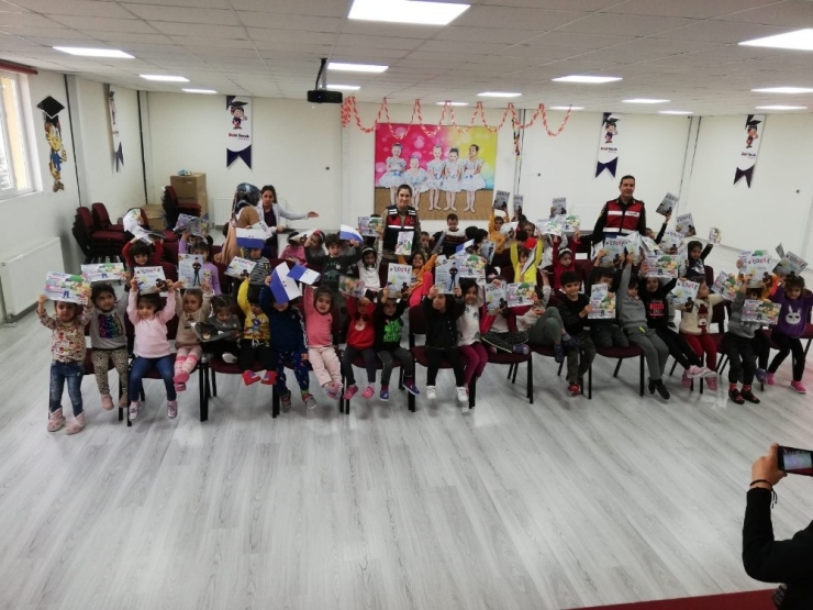 Jandarmadan Çocuklara Trafik Eğitimi