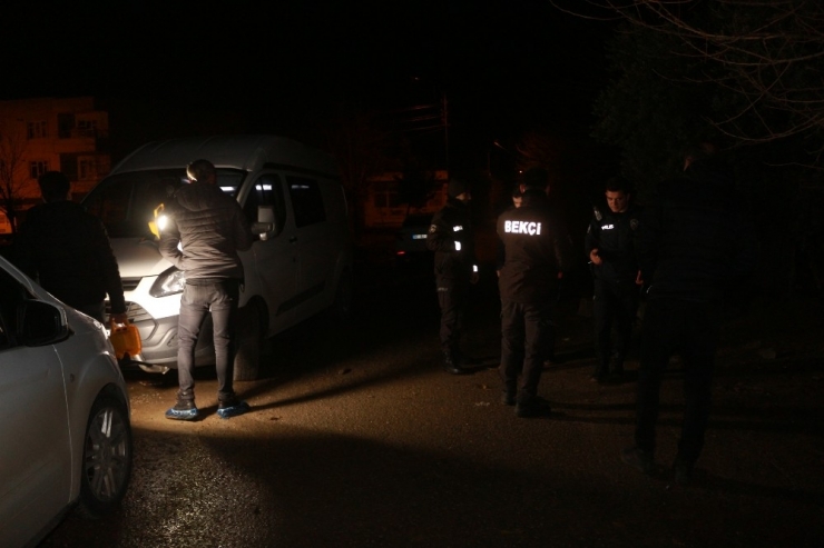 Toprak Evde Hareketsiz Bulunan Genç Öldü