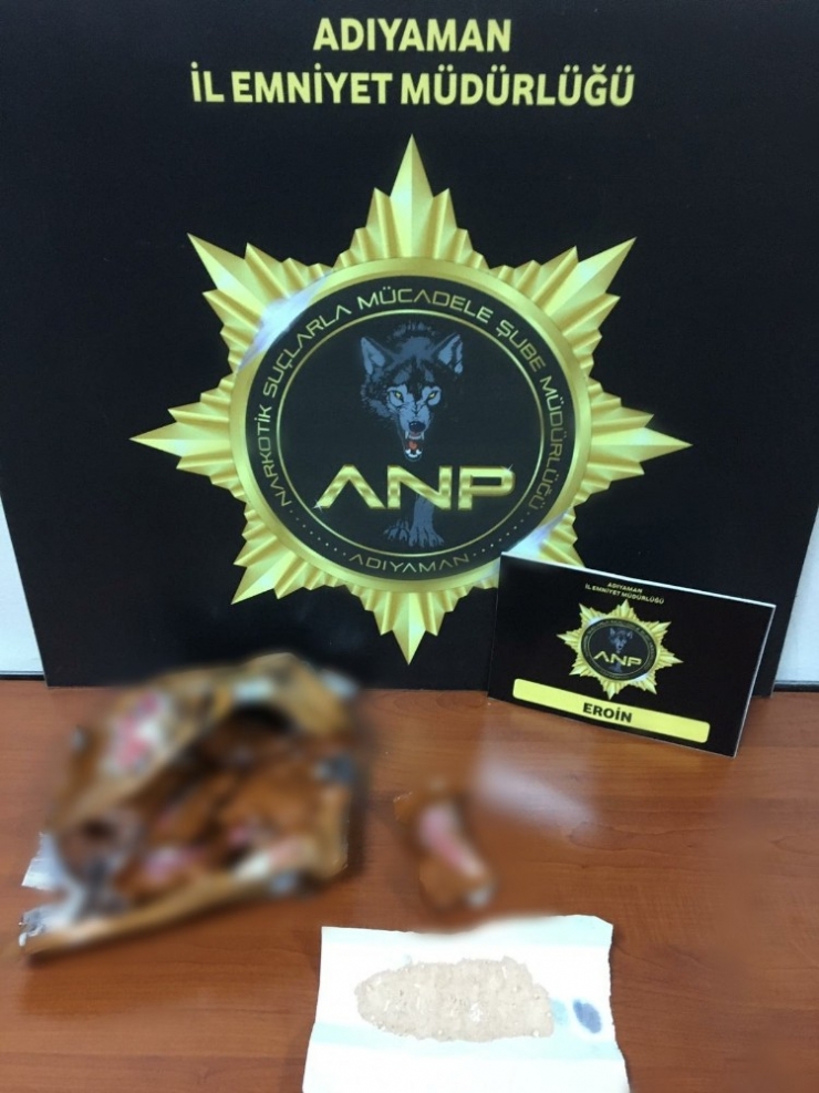 Kek Paketinden Uyuşturucu Çıktı