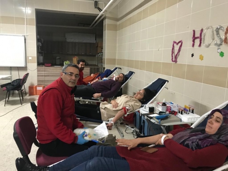 Öğretmen Ve Velilerden Kan Bağışı