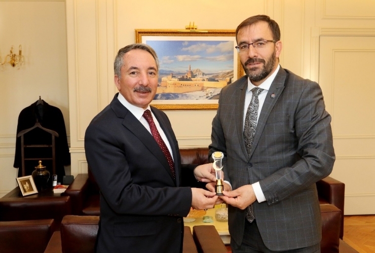 Aiçü Rektörü Prof. Dr. Karabulut, Demir Ve Çintimar’ı Misafir Etti