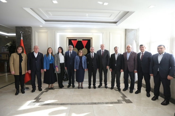 Ak Partili Kandemir Başkan Şahin’i Ziyaret Etti