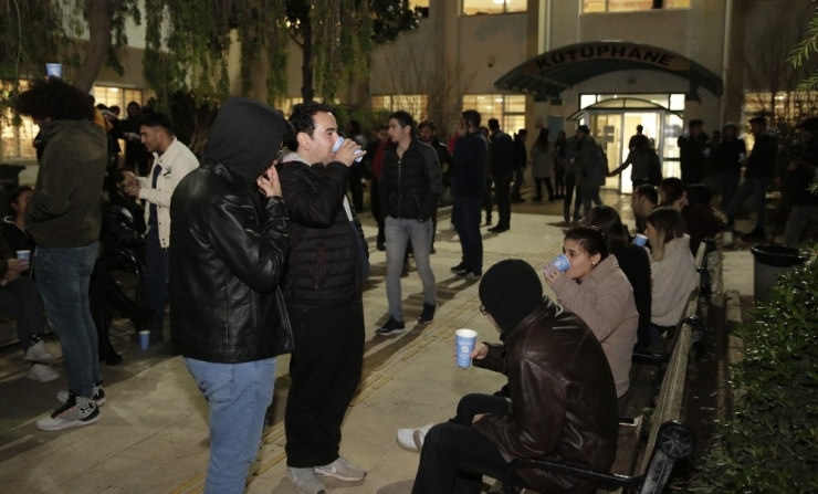 Üniversite Öğrencilerine Final Haftasında Akşam Çorba Servisi