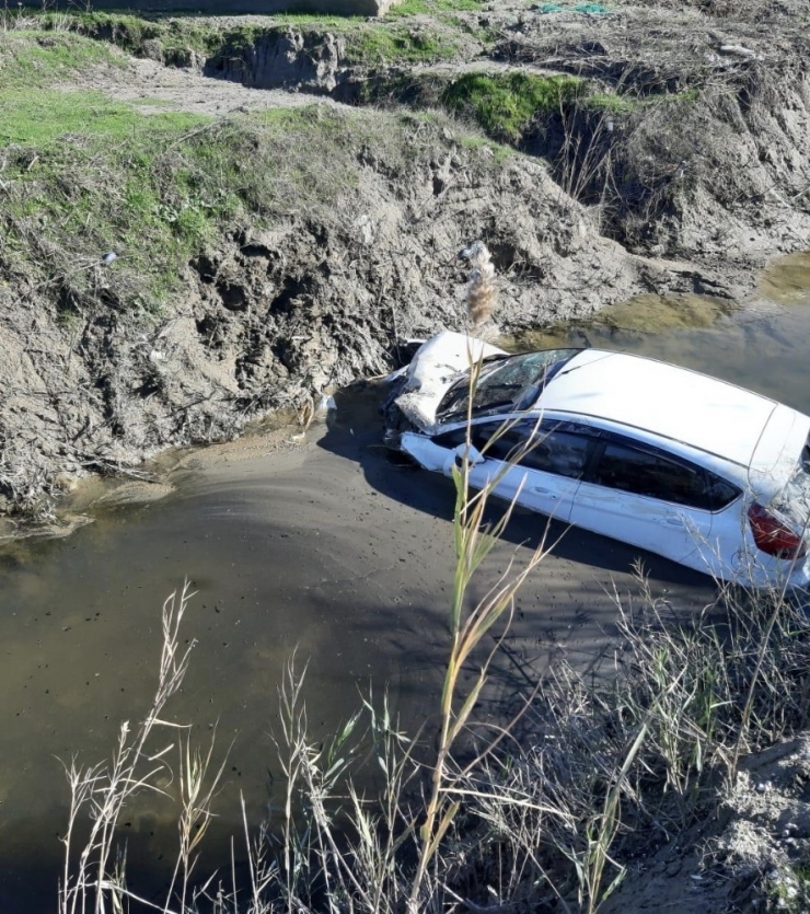 Kaş’ta Otomobil Kanala Uçtu: 1 Yaralı