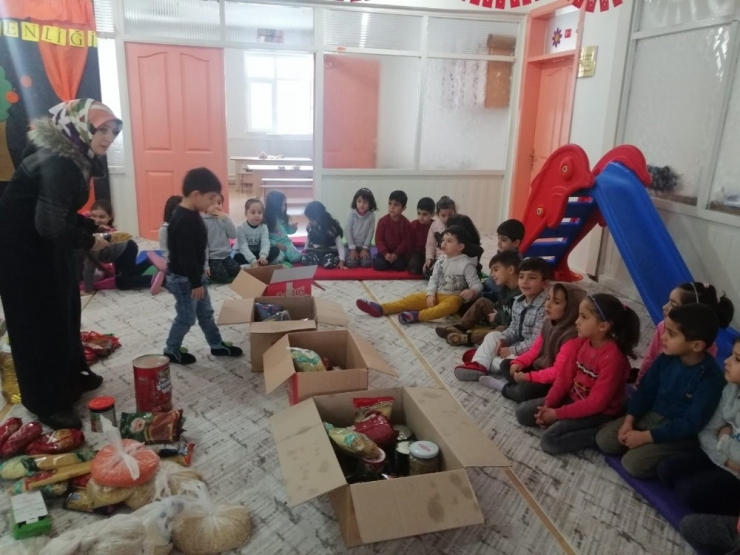 Anaokulu Öğrencilerinden İhtiyaç Sahibi Ailelere Erzak Desteği