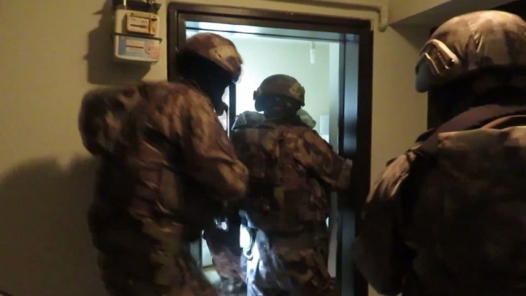 Bursa’da ’Gaybubet Evi’ Baskını: 13 Gözaltı