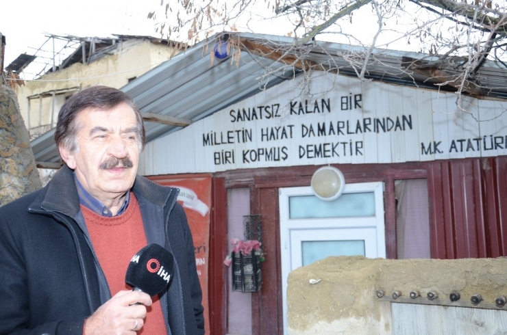 Emekli Öğretmene Maket Yapımı Enografik Sanatçı Kartı