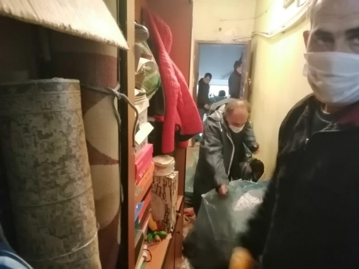 Kömürlükten Bir Kamyon Çöp Çıktı