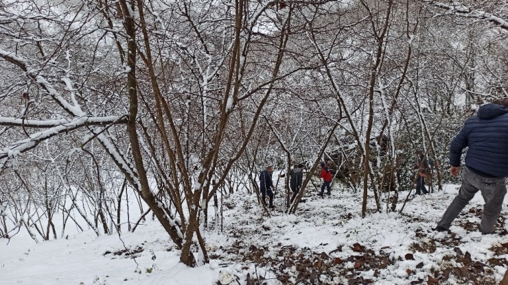 Düzce’de Karda Yoldan Çıkan Minibüs Şarampole Uçtu: 5 Yaralı