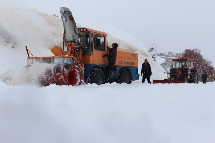 Elazığ’da Kar 136 Köy Yolunu Ulaşıma Kapattı