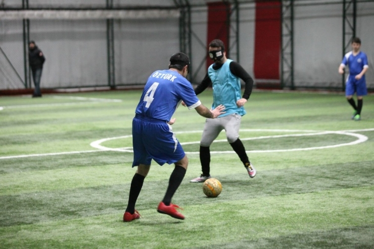 Eges İle Odunpazarı Belediyesi Personeli Arasında Dostluk Maçı