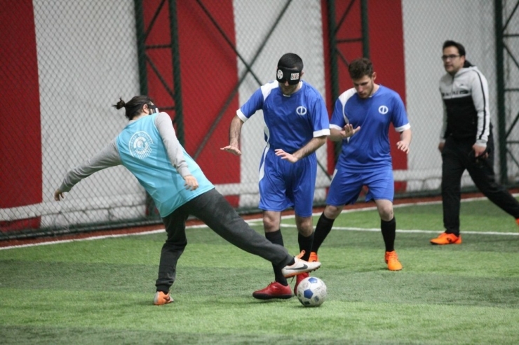 Eges İle Odunpazarı Belediyesi Personeli Arasında Dostluk Maçı