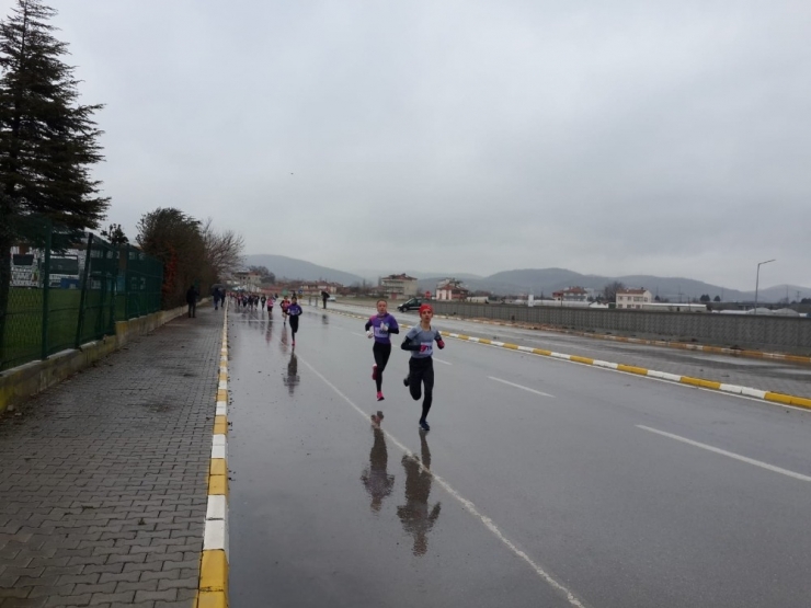 Eyüpsultanlı Atletler Yeni Yıla Şampiyonlukla Başladı