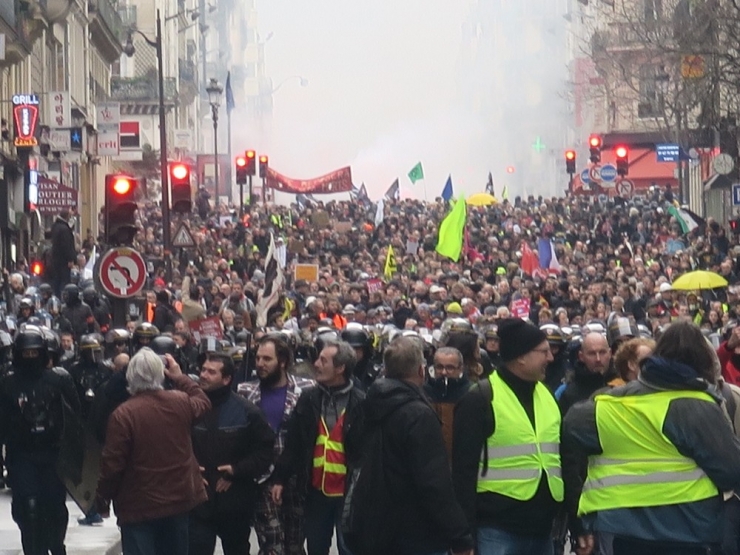 Paris’te Emeklilik Reformu Karşıtı Gösteri