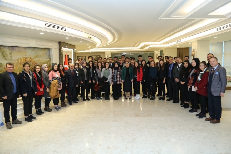 Başkan Şahin, Öğrencilerle Buluştu