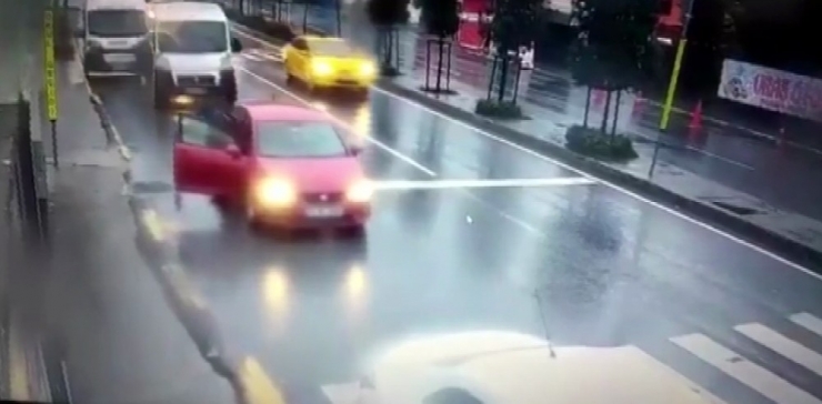 İnanılmaz Kazada Ölümden Saniyelerle Böyle Kurtuldu