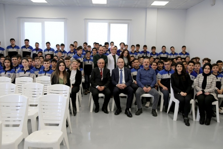 Eso Başkanı Kesikbaş’tan Öğrencilere ’Girişimciliğin Peşini Bırakmayın’ Tavsiyesi