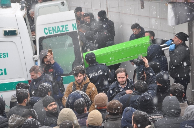 Yüksekova’da Kaybolan Şahsın Cesedi Torbaya Konulmuş Halde Bulundu