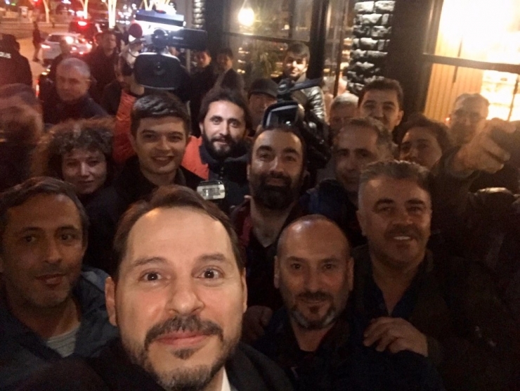 Bakan Albayrak: "Gazetecileri Seviyoruz, Yerli Milli Gazeteciliğe Devam"