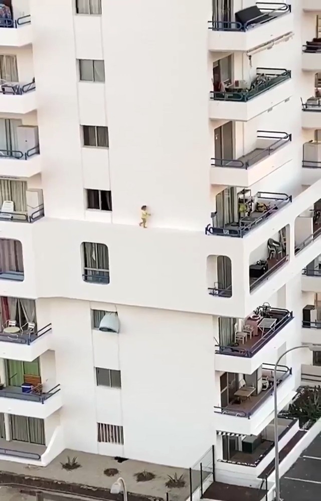 İspanya’da Küçük Kızın Tehlikeli Oyunu Kamerada