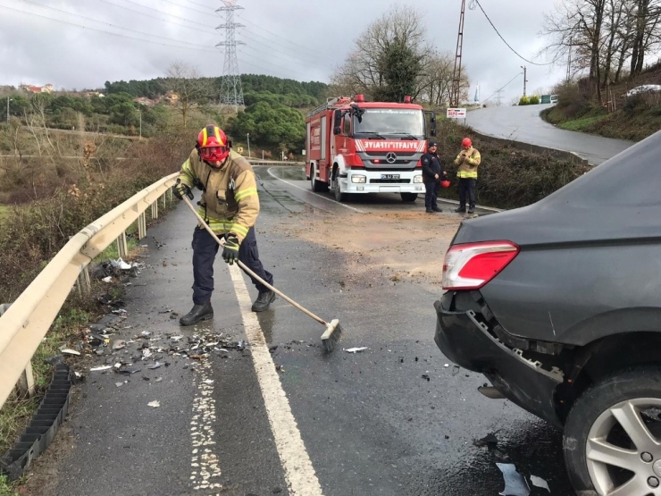 Ümraniye’de İki Araç Kafa Kafaya Çarpıştı: 2 Yaralı