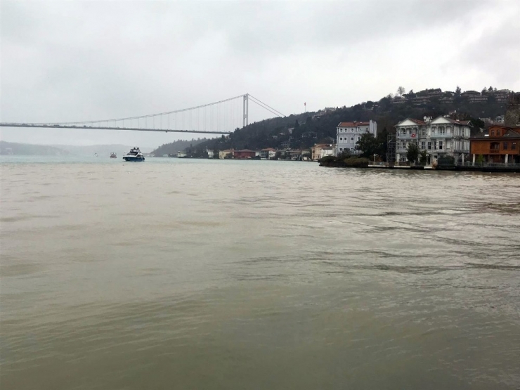 Anadolu Hisarı Sahiline Çamur Aktı