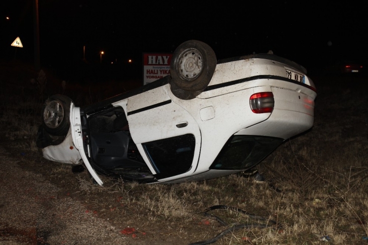 Takla Atan Otomobil Ters Devrildi: 2 Yaralı