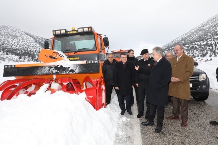 Vali Toprak Muhtarlarla Buluştu, Çalışmaları İnceledi